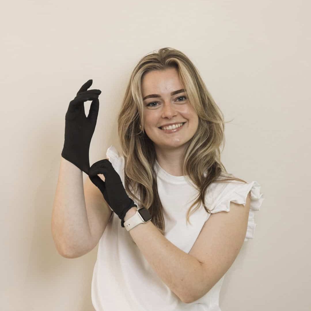 denise_portret_handschoenen_browstore